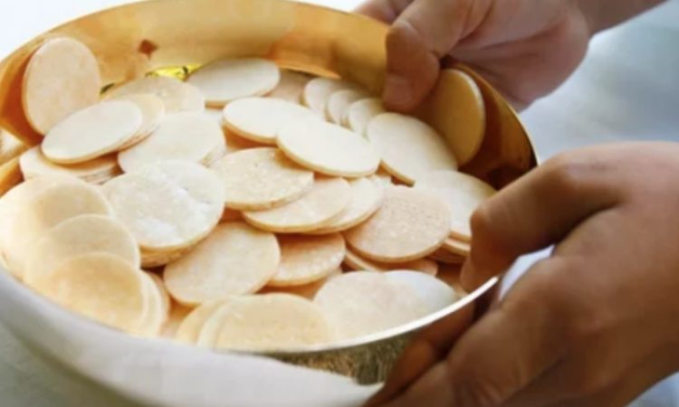 Eucharistic Problems and Concelebrating Clergy