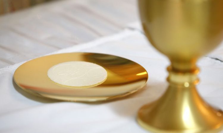 Seeking to Encounter the Eucharistic Christ in Digital Bread and Wine